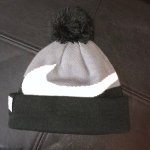 Youth nike beanie with pompom